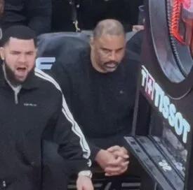 火箭爽了！47+44+43！当今买断市场第一大鱼