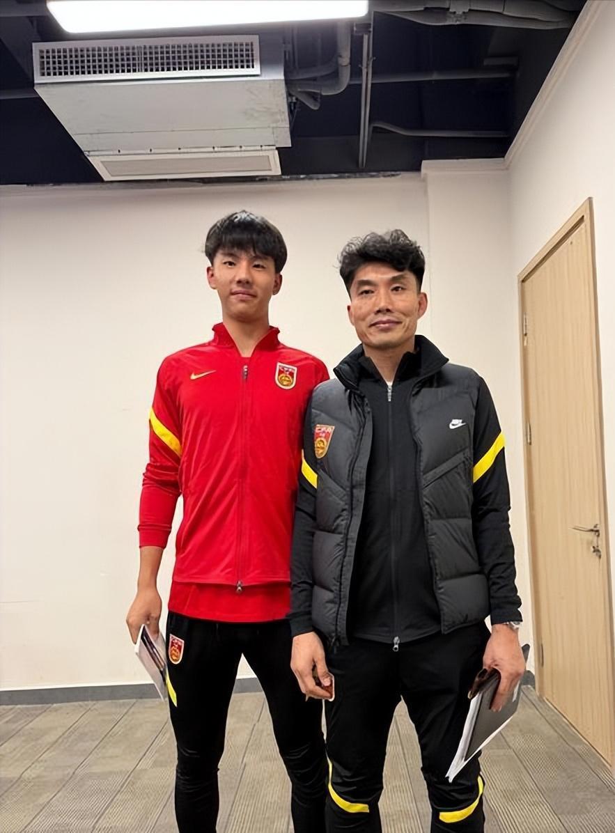 app下载-原来他俩是父子，父亲是国安名宿，儿子是U18新秀 已登陆英超球队