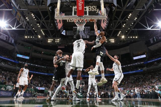 星空体育APP-字母哥终于放弃三分球 篮下14中10冲垮篮网防线